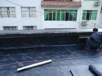 成都金属屋面渗漏水防水维修施工是怎样的？